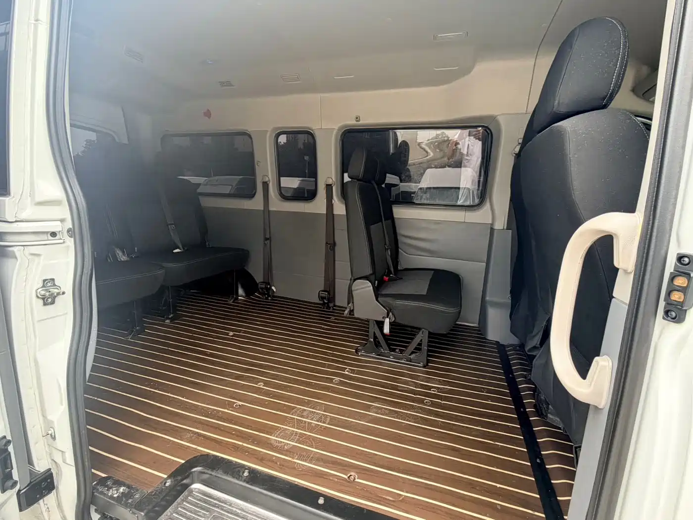 SAIC Maxus Xintu V80 2024 Aoyun Value Edition 6AMT Long Wheelbase Medium Roof 127Ps 6/7/8/9 Seats фото 11