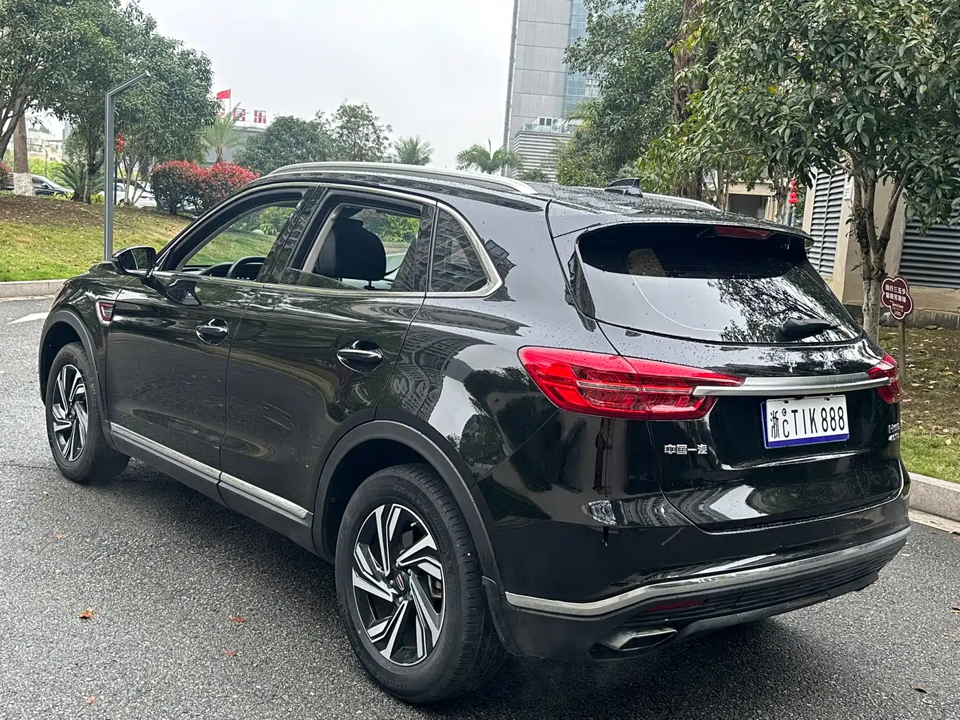 Hongqi HS5 2022 Facelift 2.0T Smart Flag Enjoyment Edition фото 6
