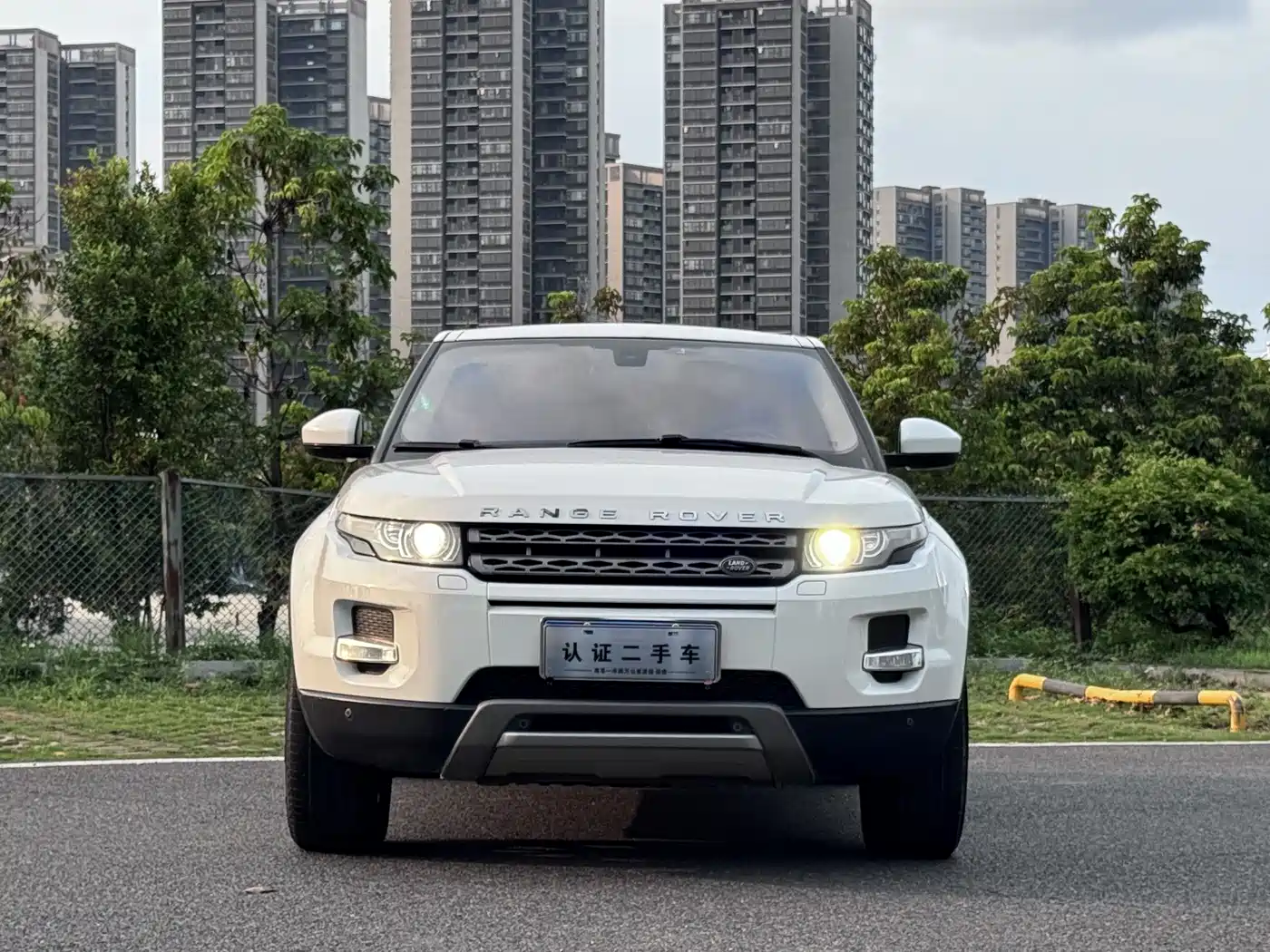 Land Rover Range Rover Evoque 2015 2.0T 5-Door Intelligent Edition фото 2