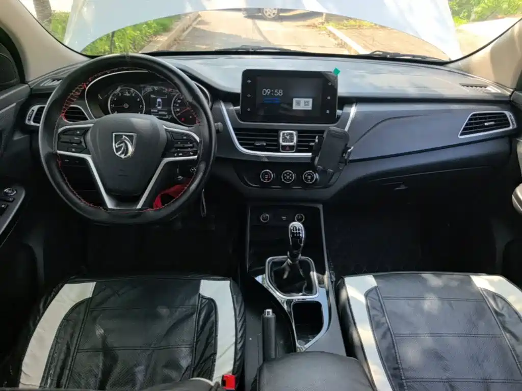 Baojun 730 2020 2019 1.5T Manual Fashion Edition 7-Seater China VI