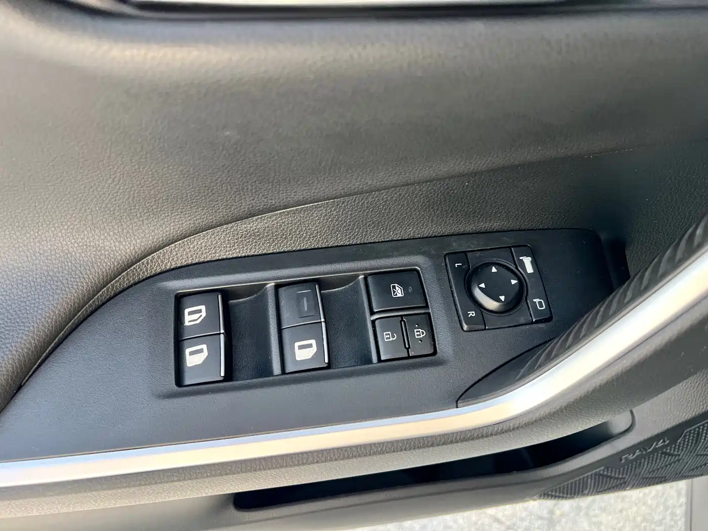 Toyota RAV4 Rongfang 2021 2.0L CVT 4WD Premium фото 18