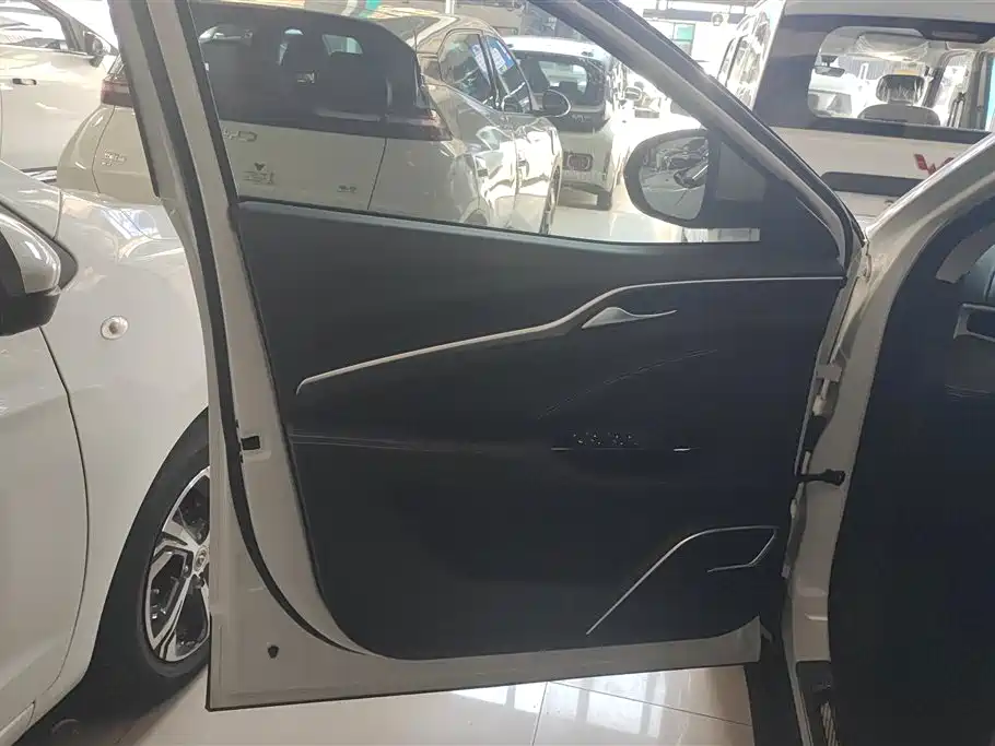 NEZHA AUTOMOBILE NEZHA U