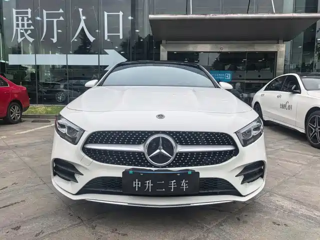 Mercedes-Benz A-Class 2022 Facelift III A 200 L Sport Sedan Fashion — фото 2