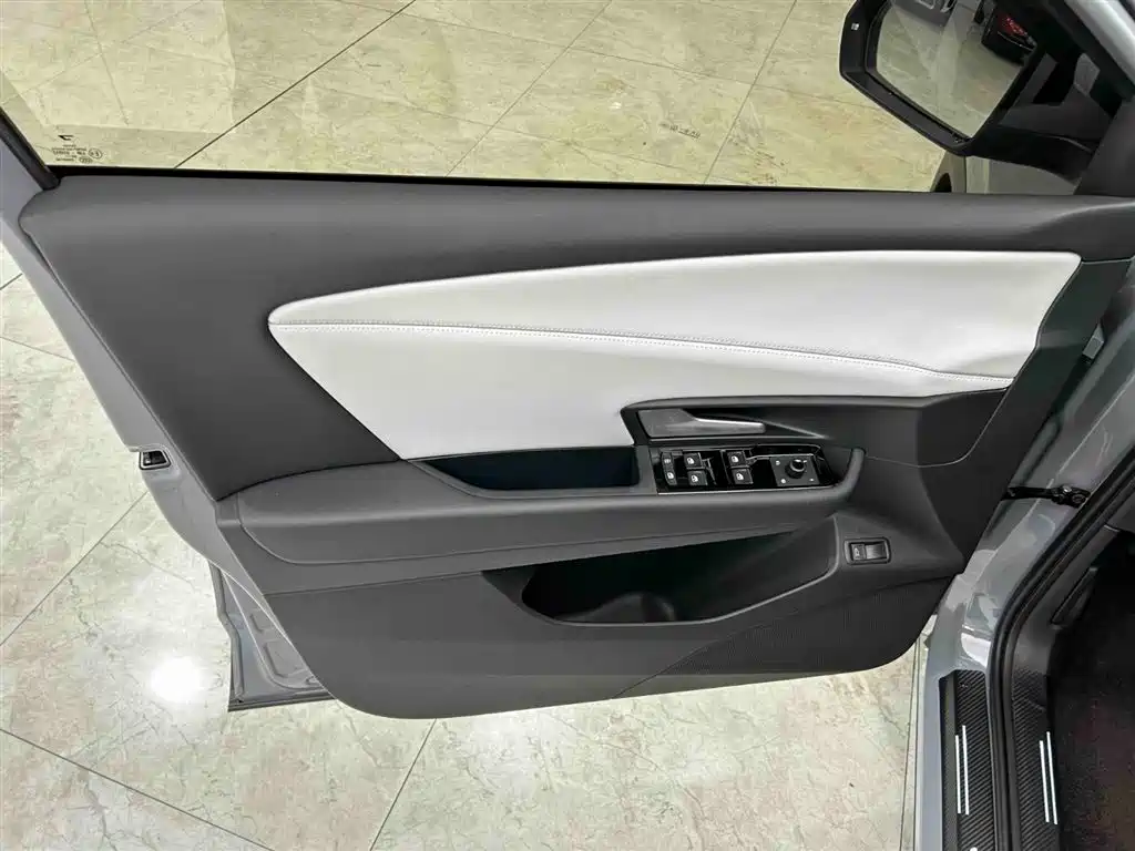 Jetta VS8 2026 2025 Base