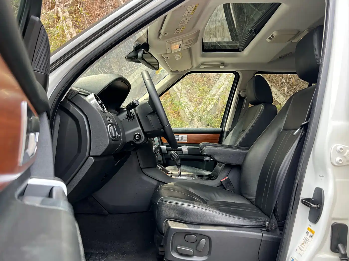 Land Rover Discovery 2011 3.0 SDV6 HSE Diesel фото 8