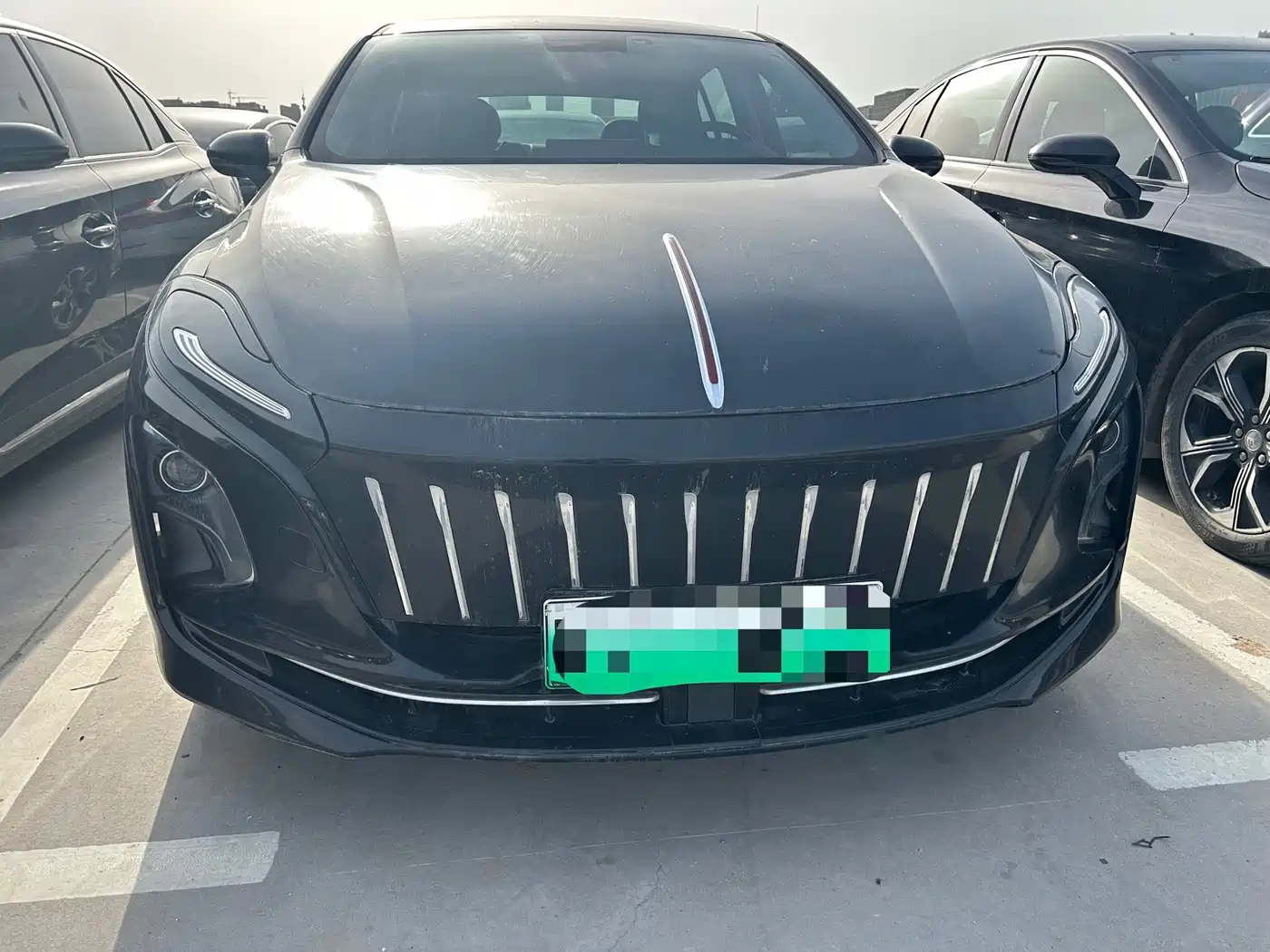Hongqi E-QM5 2022 431km Charging Enjoyment Edition фото 2