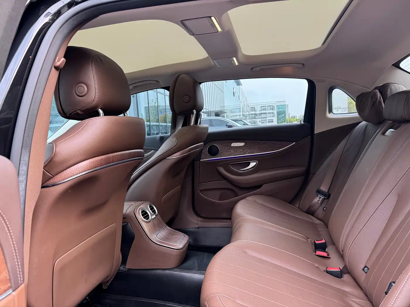 Mercedes-Benz E-Class 2022 E 260 L фото 7