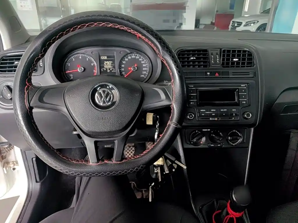 Фото 10 - Volkswagen Polo