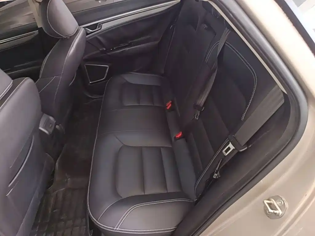 Фото 17 - Geely Emgrand GL