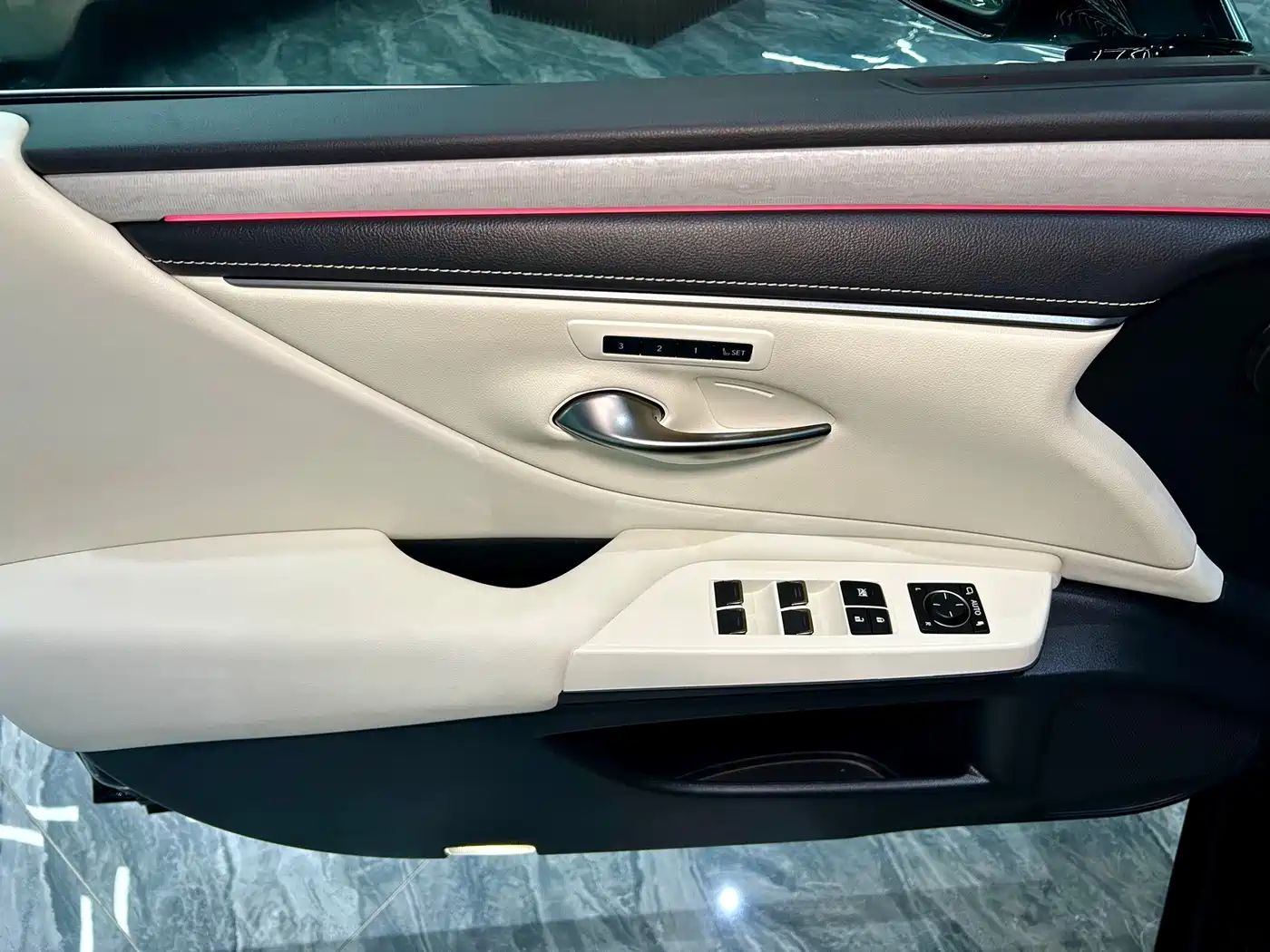 Lexus ES 2025 2025 200 Ultimate Edition