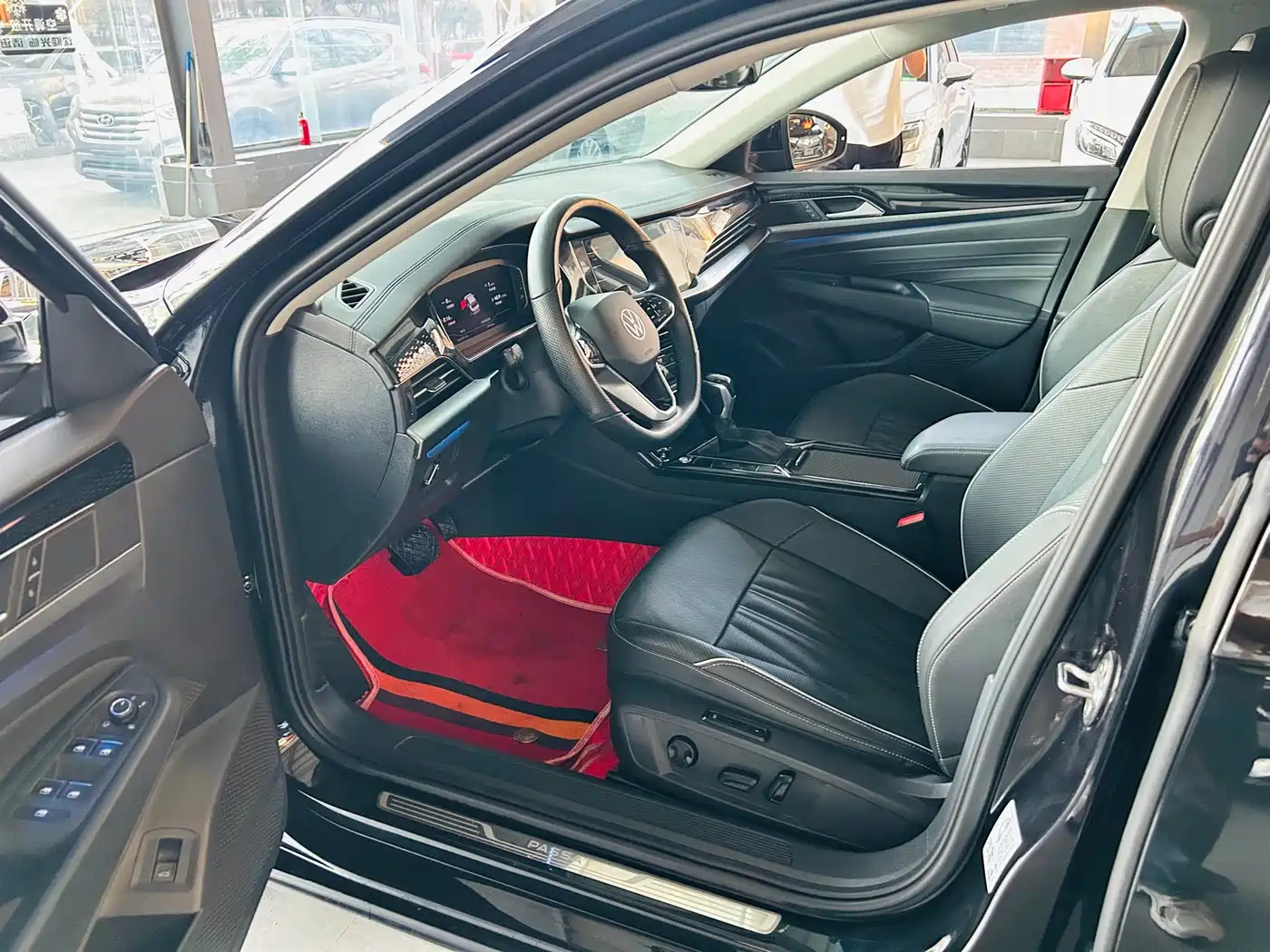 Volkswagen Passat 2022 330TSI Starlight Luxury Edition фото 4