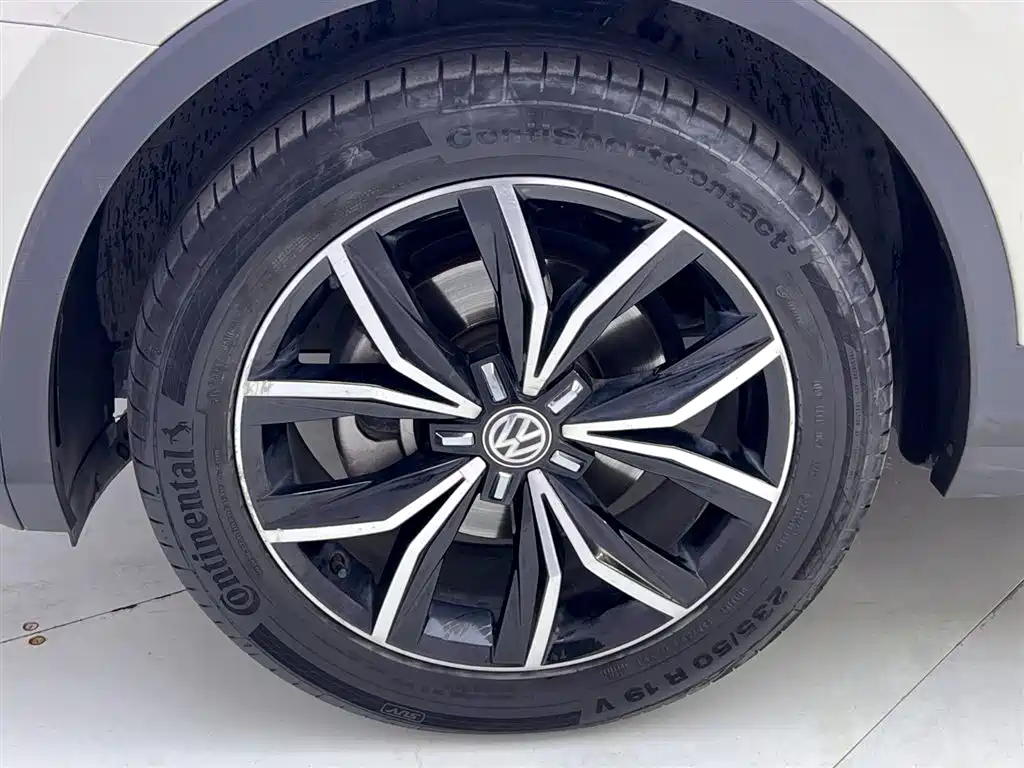 Volkswagen Tiguan L 2020 330TSI Auto 2WD Smart Luxury China VI фото 12
