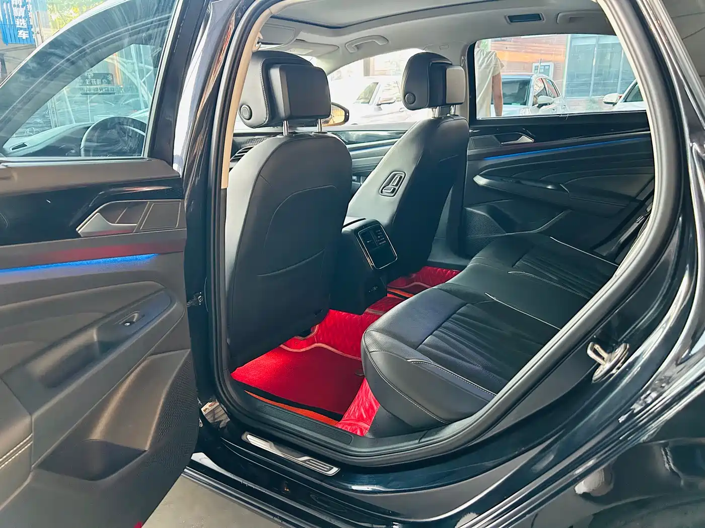 Volkswagen Passat 2022 330TSI Starlight Luxury Edition фото 5