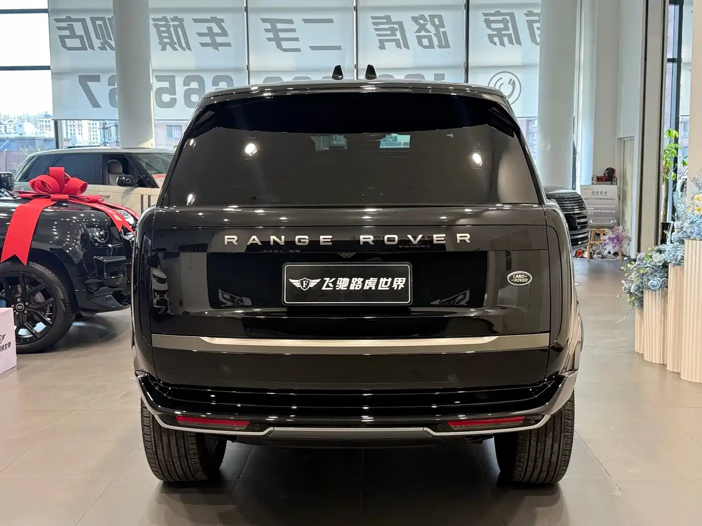 Land Rover Range Rover 2024 3.0 L6 400PS Golden Age Extended 7-Seater фото 22