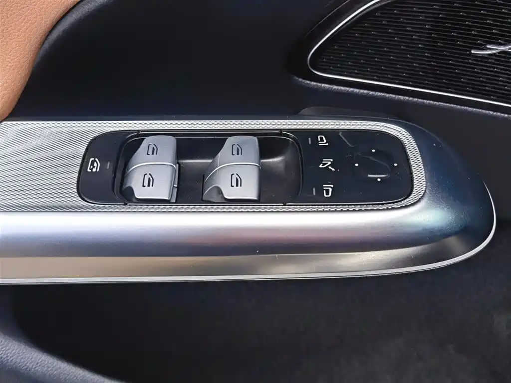 Mercedes-Benz E-Class 2024 E 300 L Fashion фото 40