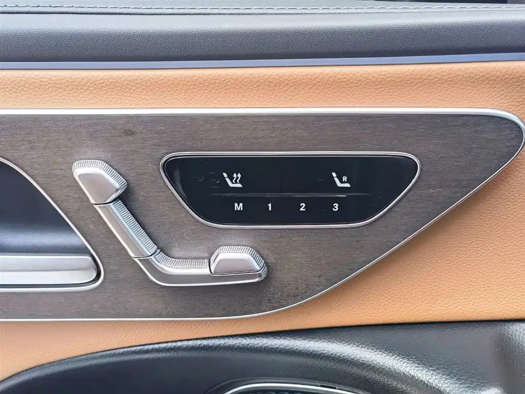 Mercedes-Benz E-Class 2024 E 300 L Fashion фото 39