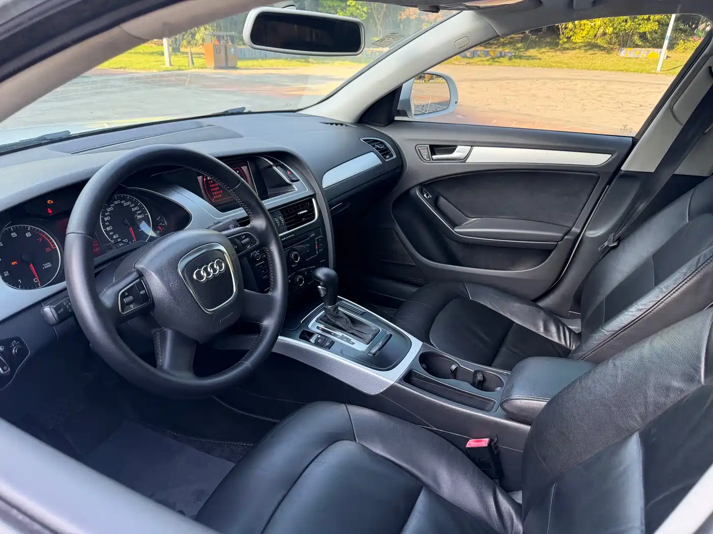 Audi A4L 2012 2.0 TFSI Automatic Technology фото 11