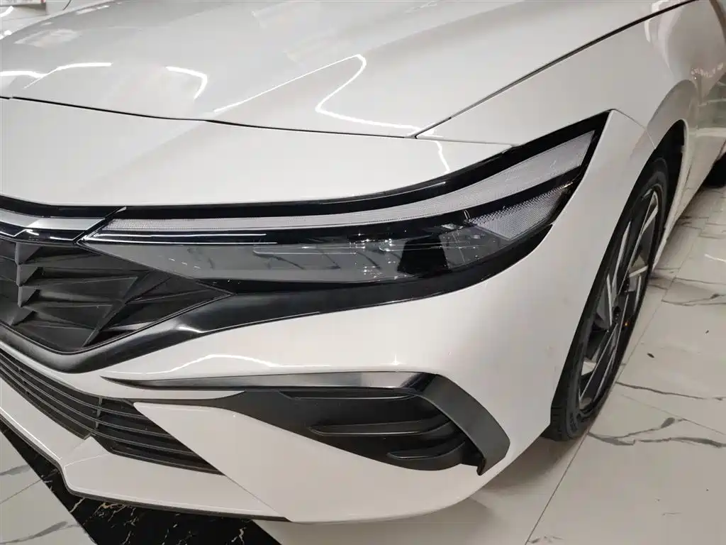 Hyundai Elantra 2023 Model 1.5L CVT LUX Premium Edition фото 19