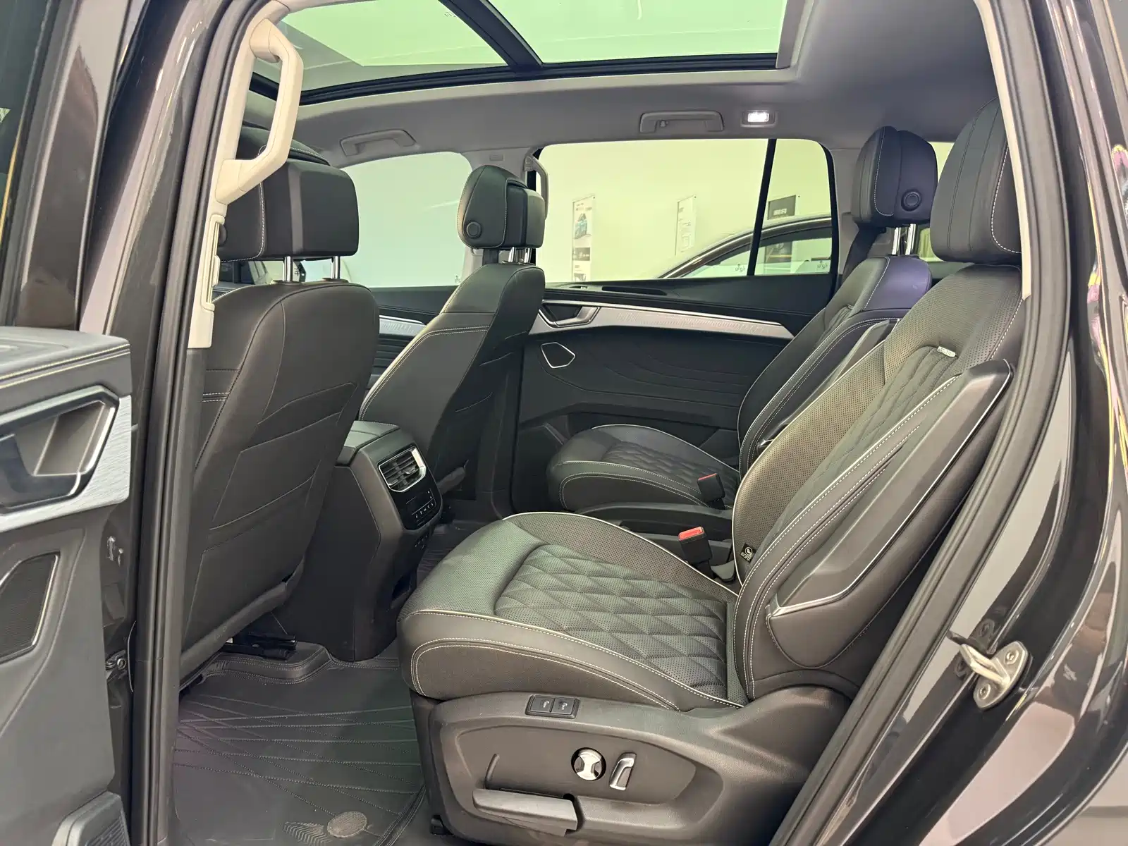 Photo 6 - Volkswagen Talagon