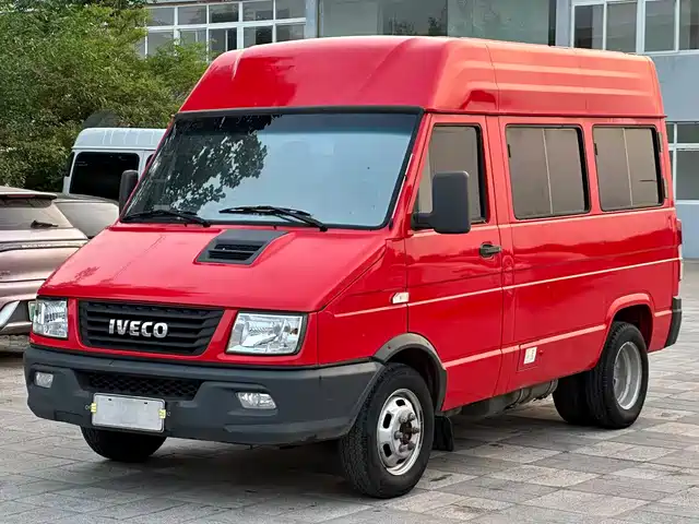  Iveco Iveco Daily 2023 Model 2.5T A35M1 Short Wheelbase Medium Roof Dual Tires Sliding Door 5-9 Seats