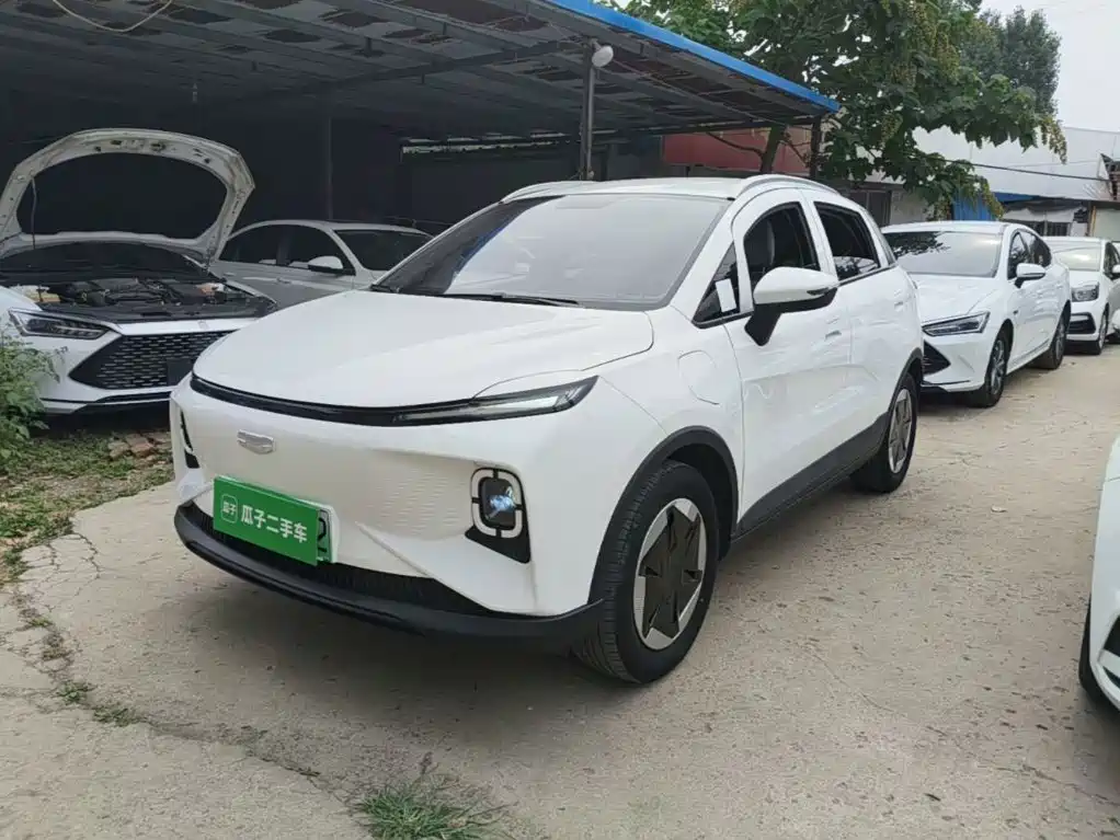 Фото 2 - Geely Geometry E Firefly