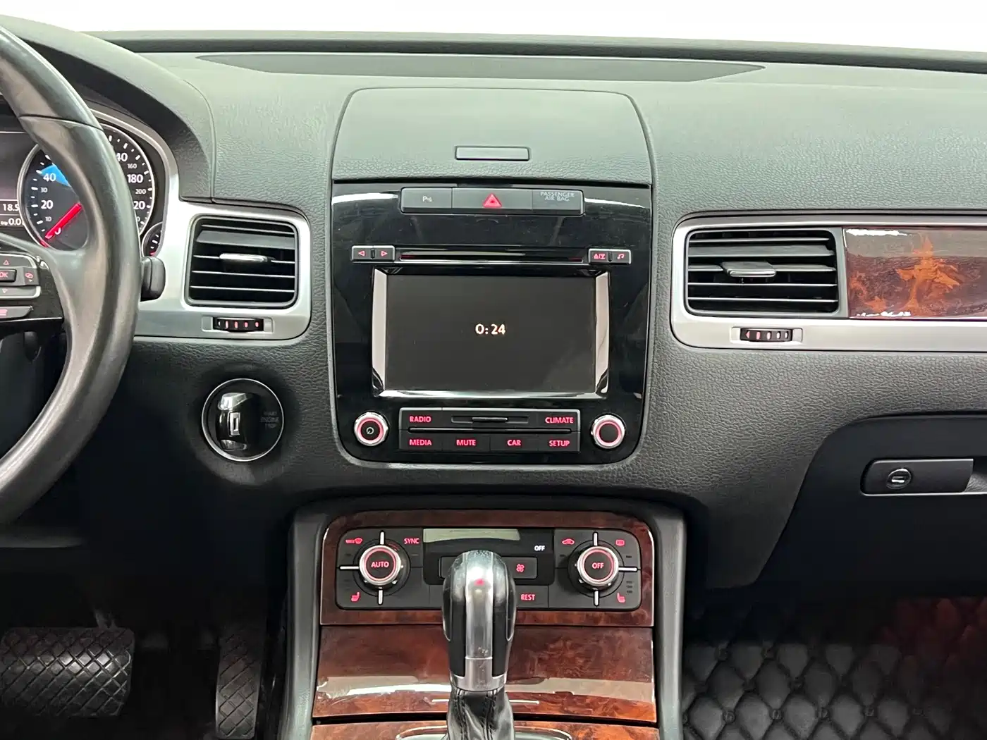Volkswagen Touareg 2013 2011 3.0TSI Standard