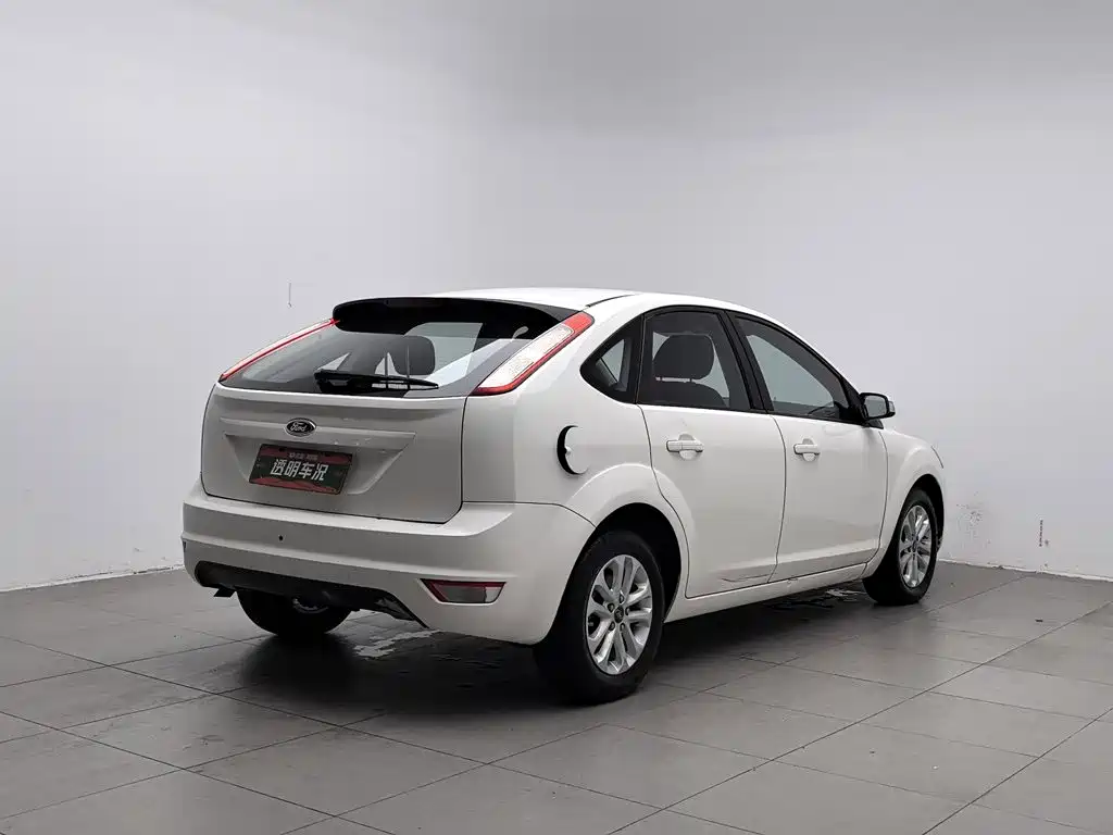 Ford Focus 2014 2013 Hatchback Classic 1.8L Automatic Base