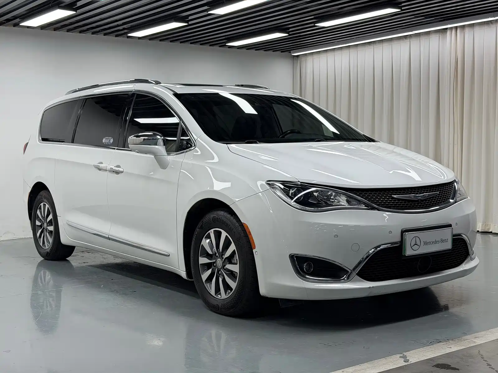 Фото 3 - Chrysler Pacifica PHEV