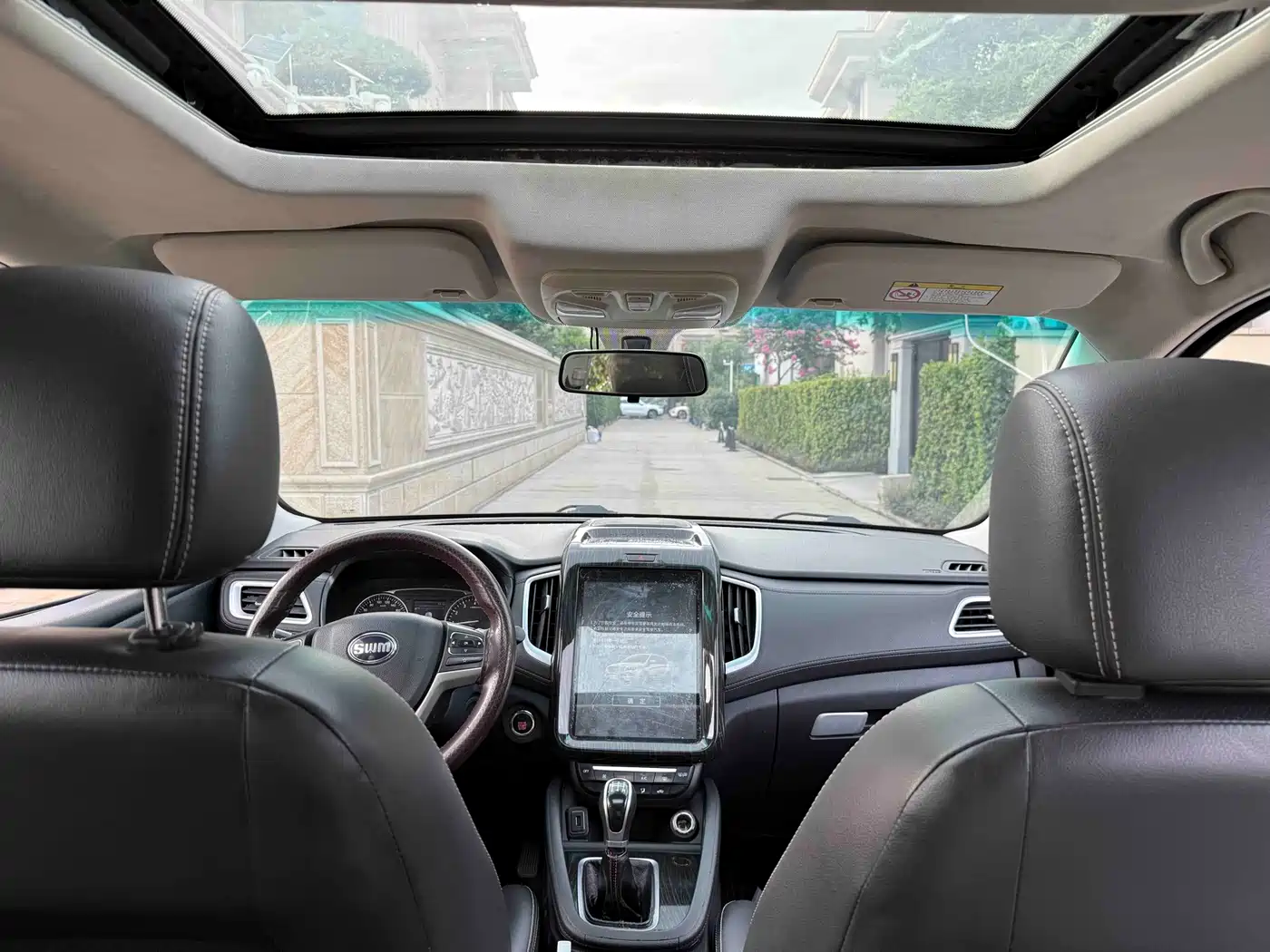 SWM Motor SWM X7 2017 2016 1.5T Manual Luxury 7-Seater