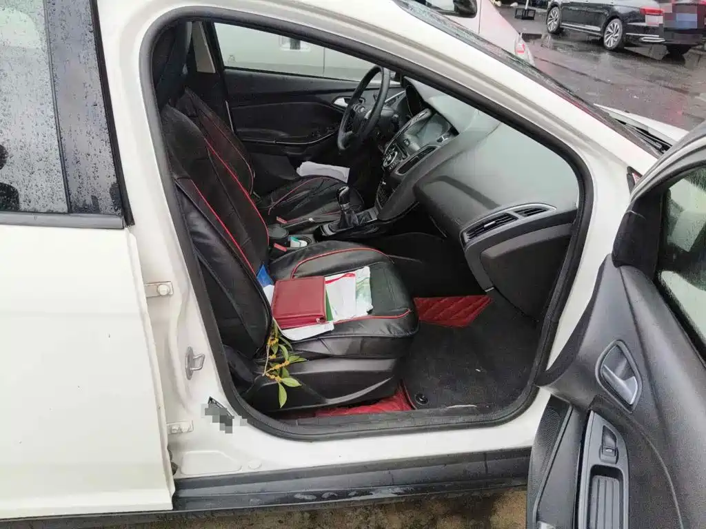Photo 13 - Ford Focus