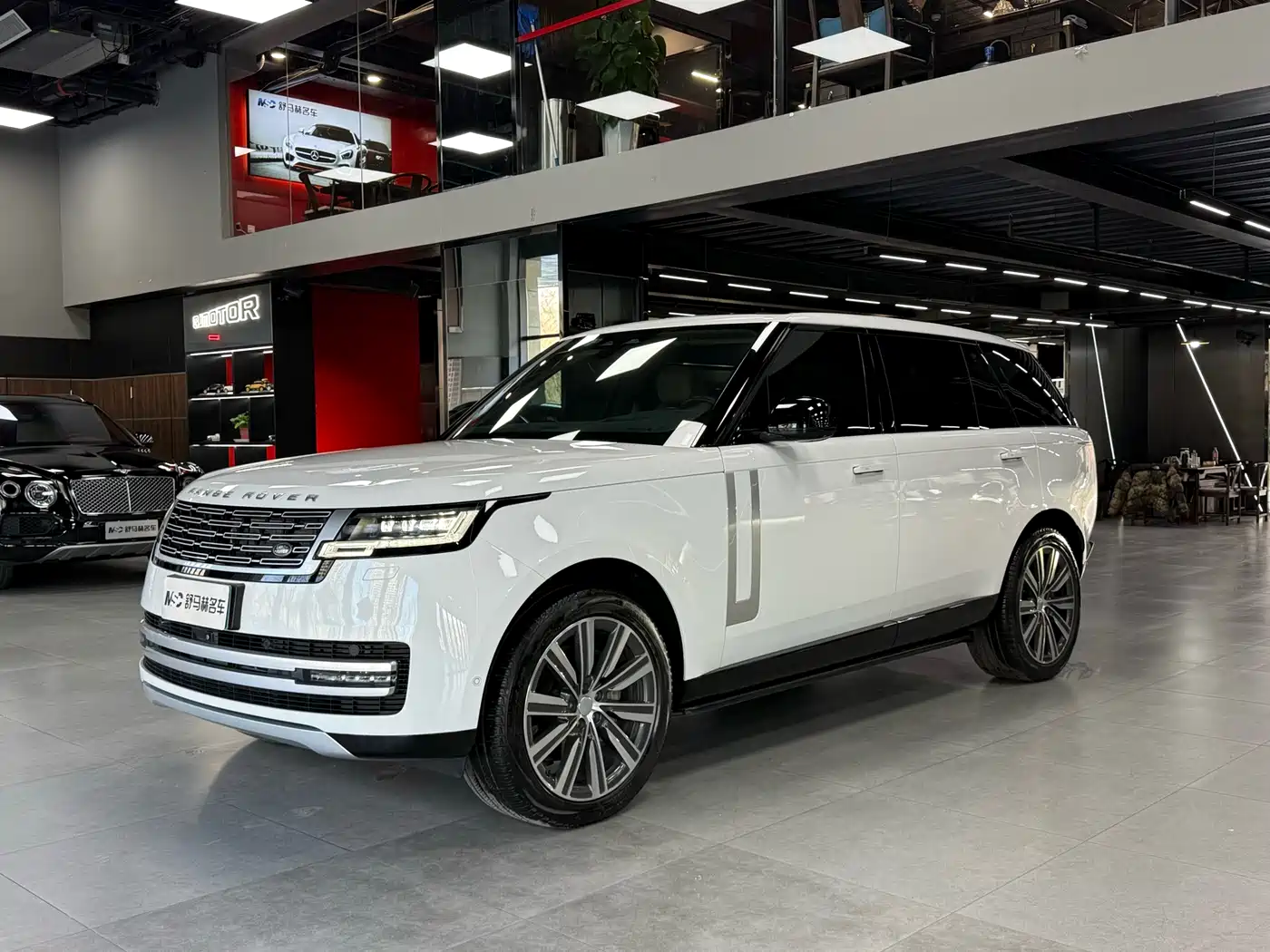 Land Rover Range Rover 2023 3.0 L6 400PS Genesis Extended Version