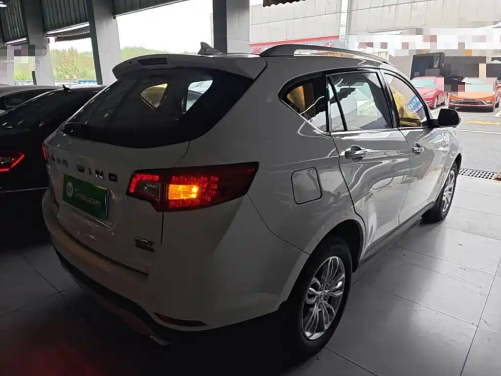 Landwind X5 2016 2016 Plus 2.0T Automatic Leadership Edition