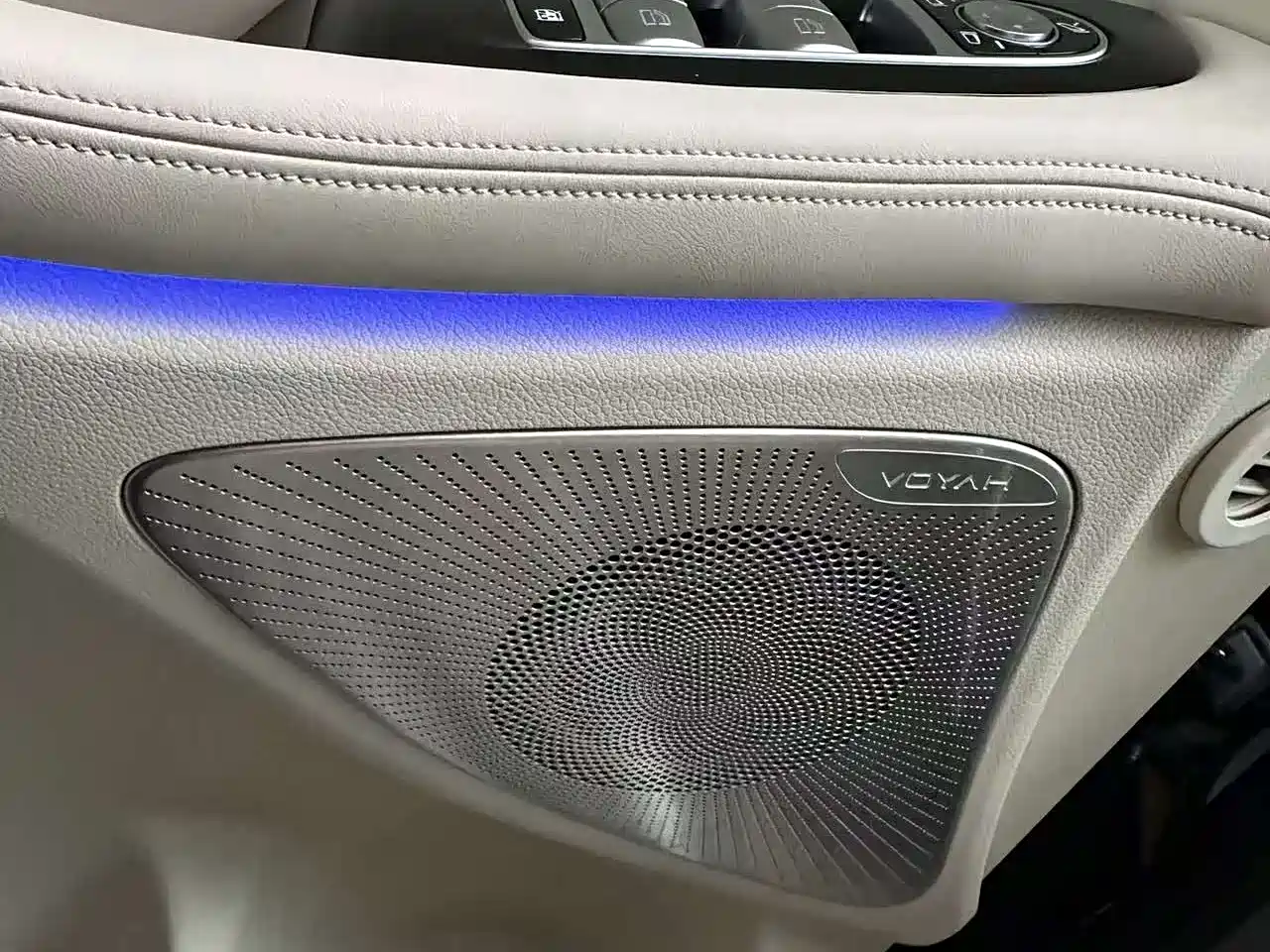 Voyah Auto Voyah Dreamer 2025 PHEV 4WD Kunpeng Premium Edition фото 10