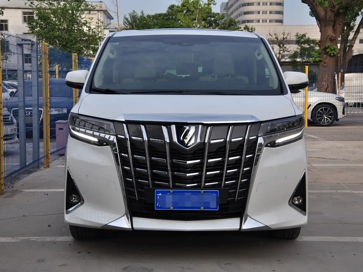Toyota Alphard 2021 Hybrid 2.5L Premium фото 2