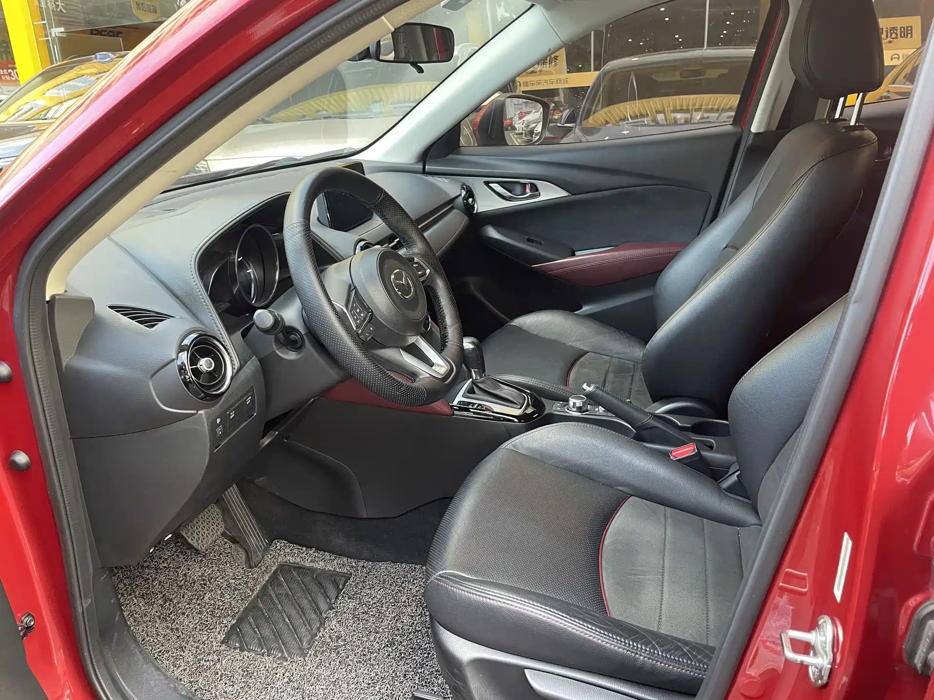 Фото 8 - Mazda CX-3