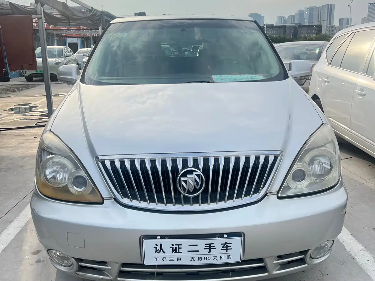 Buick GL8 2011 2.4L CT Comfort Edition фото 2