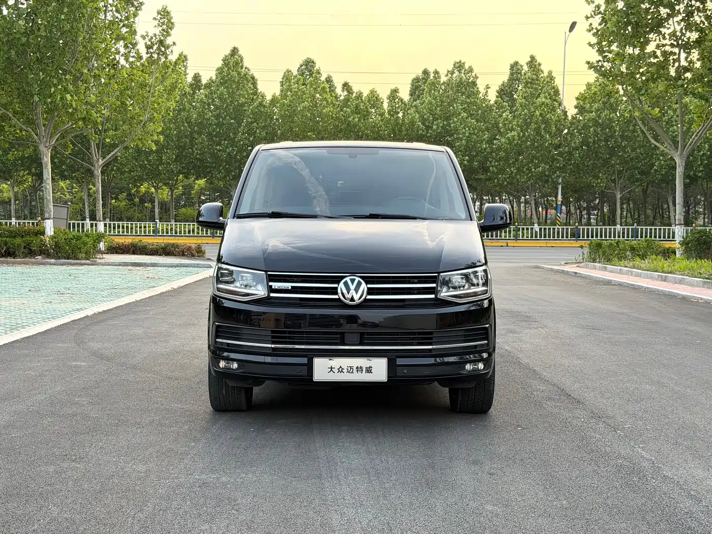 Volkswagen Multivan 2018 2.0TSI 4WD Premium Edition 7-Seater фото 2