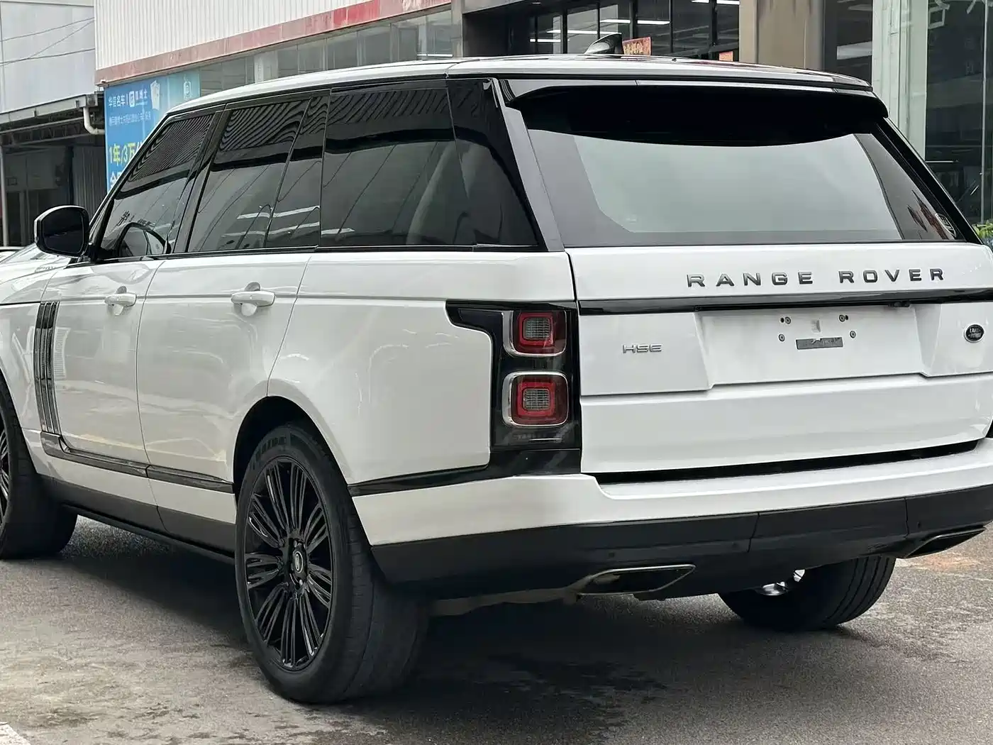Land Rover Range Rover 2018 3.0 SC V6 Golden Age Edition фото 10