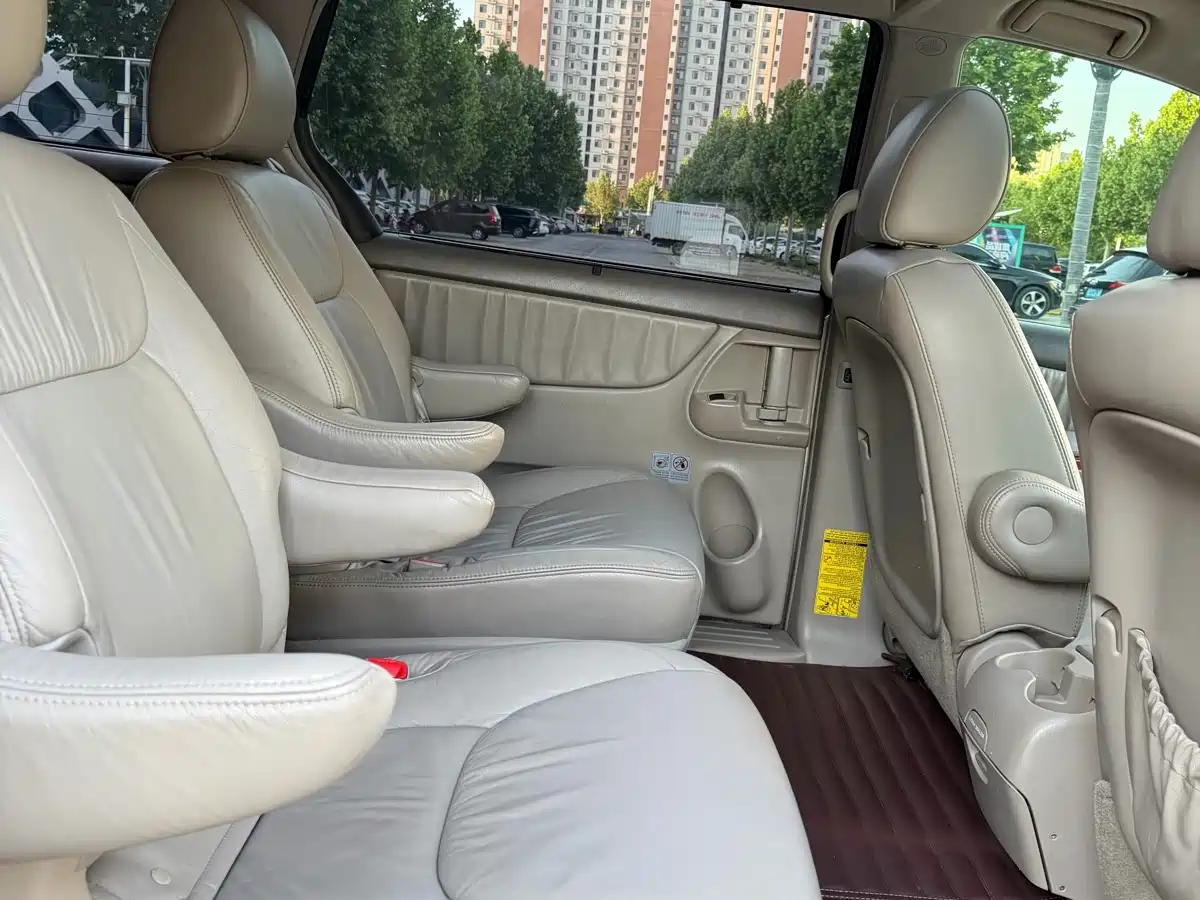 Toyota Sienna фото 11