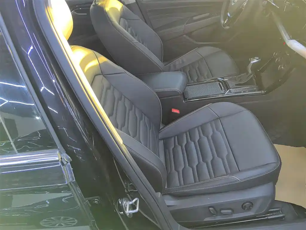 Volkswagen Passat 2021 Model 330TSI Elite Edition фото 25