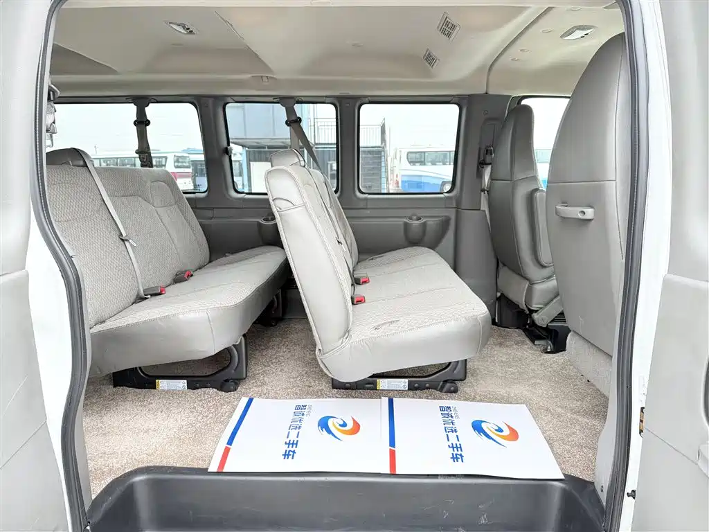 GMC Savana 2012 6.0L Leader Classic Edition фото 11