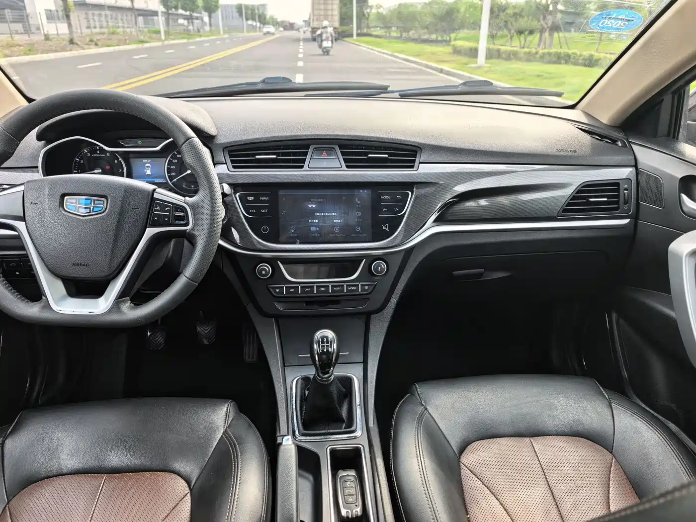 Фото 10 - Geely Emgrand