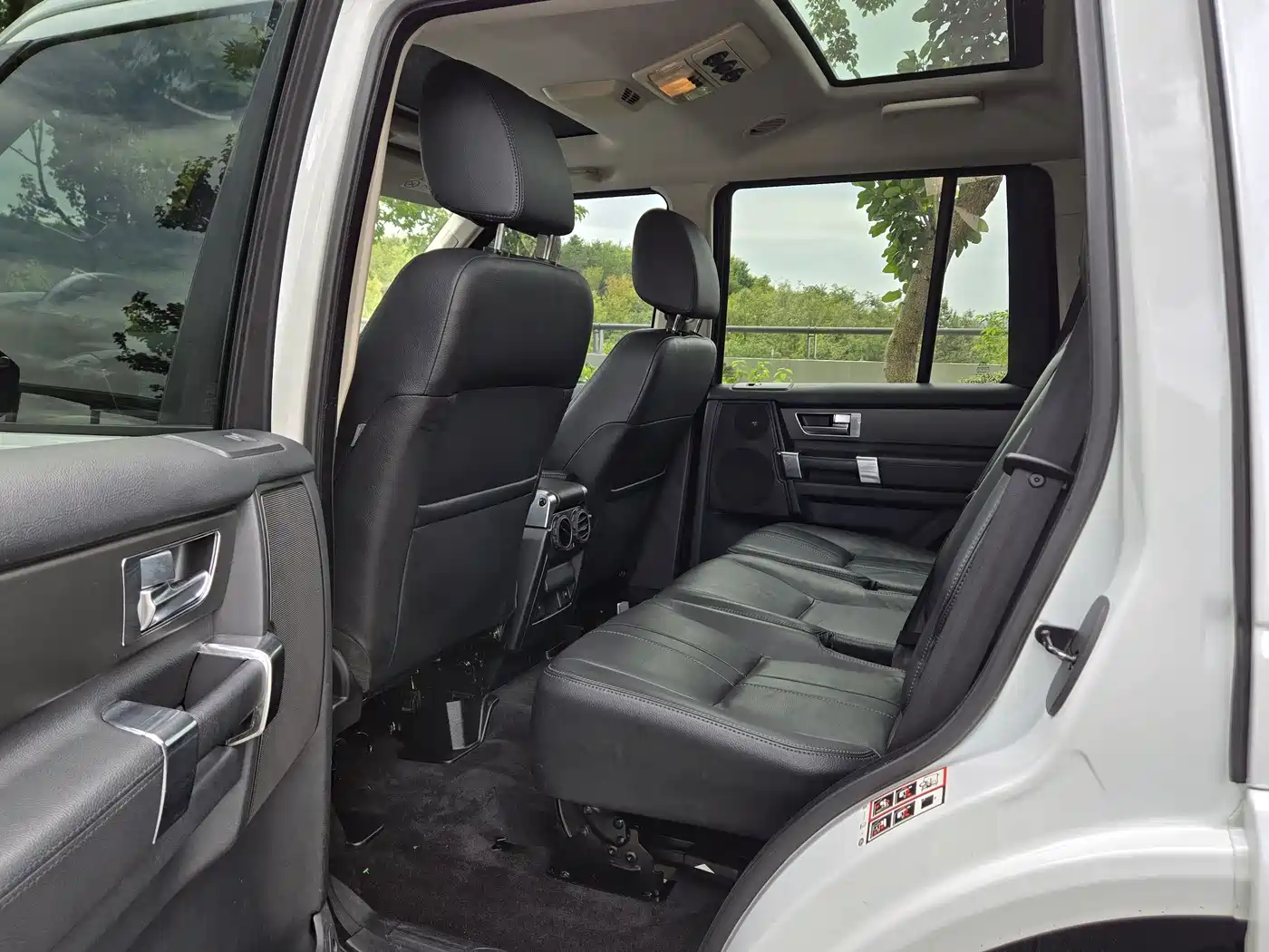 Land Rover Discovery 2015 3.0 SDV6 HSE Diesel фото 14