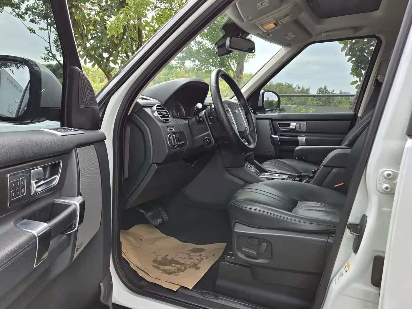 Land Rover Discovery 2015 3.0 SDV6 HSE Diesel фото 15