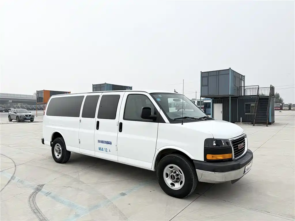 GMC Savana 2012 6.0L Leader Classic Edition фото 17