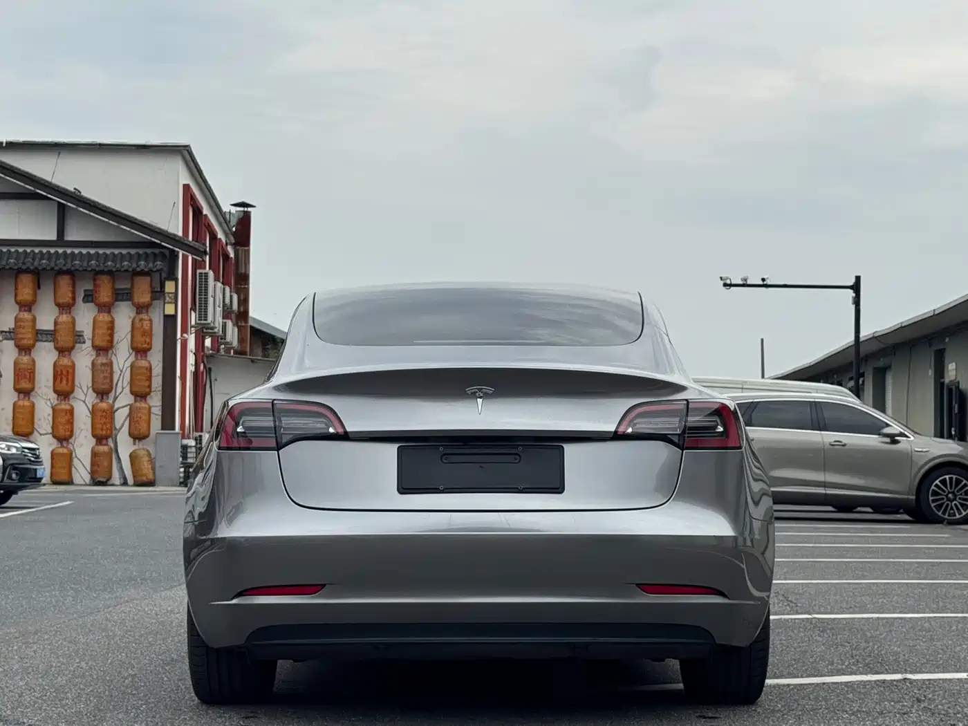 TESLA MODEL 3