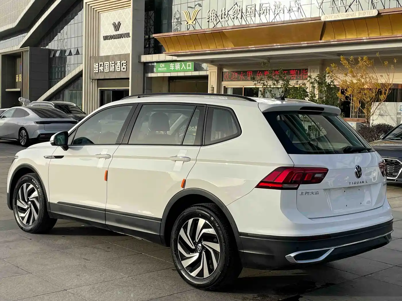 Volkswagen Tiguan L 2022 330TSI Automatic 2WD Comfort Edition фото 5