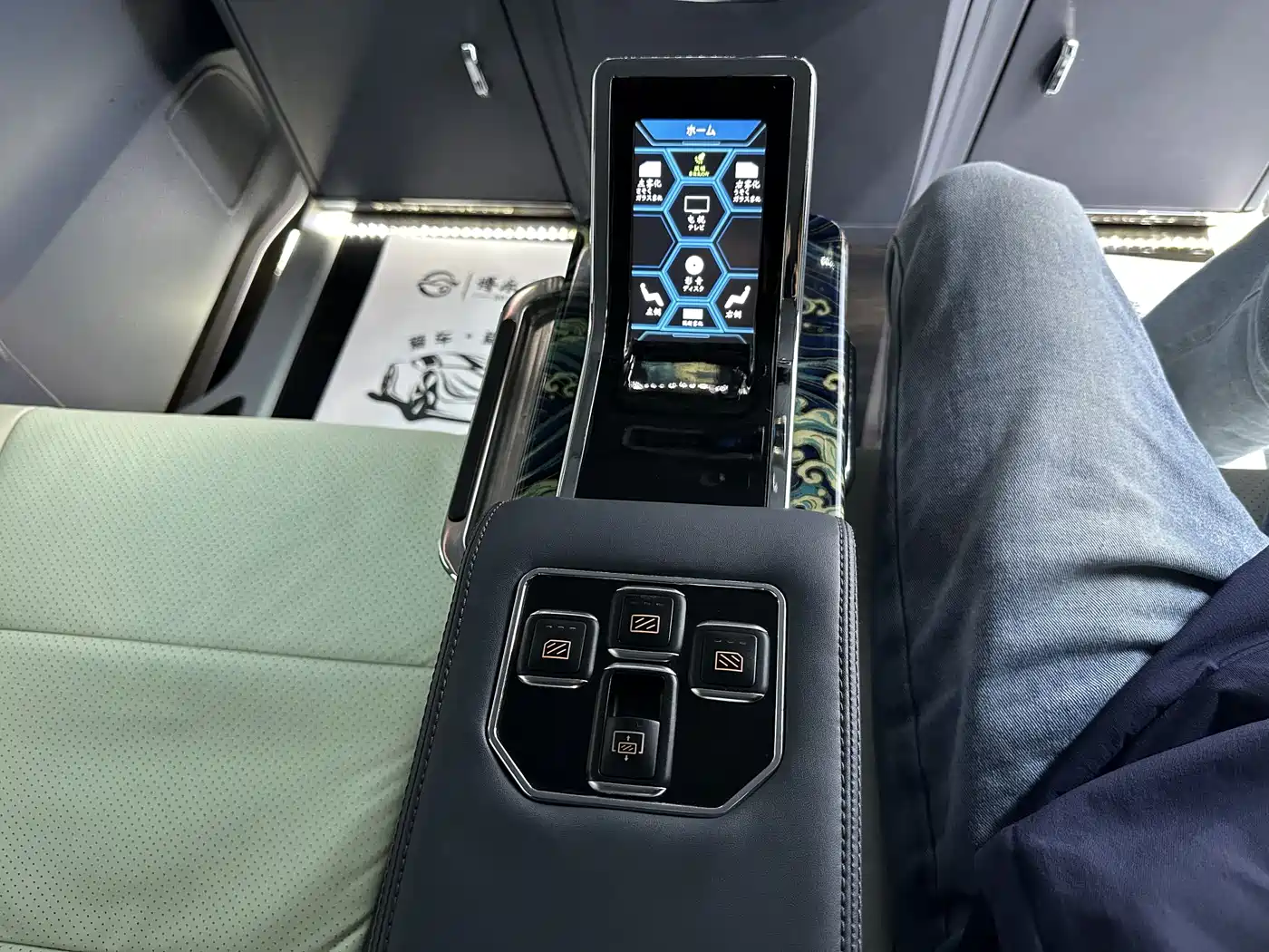Toyota Alphard 2018 3.5L Luxury фото 18