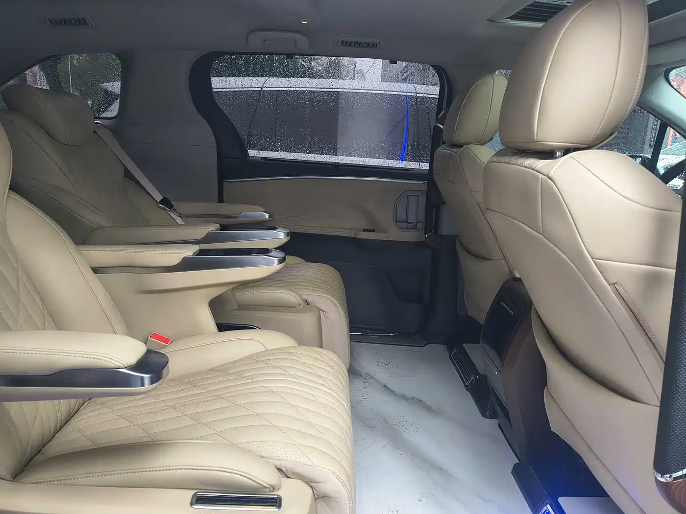 Toyota Sienna 2023 2.5L Hybrid Comfort Edition фото 18
