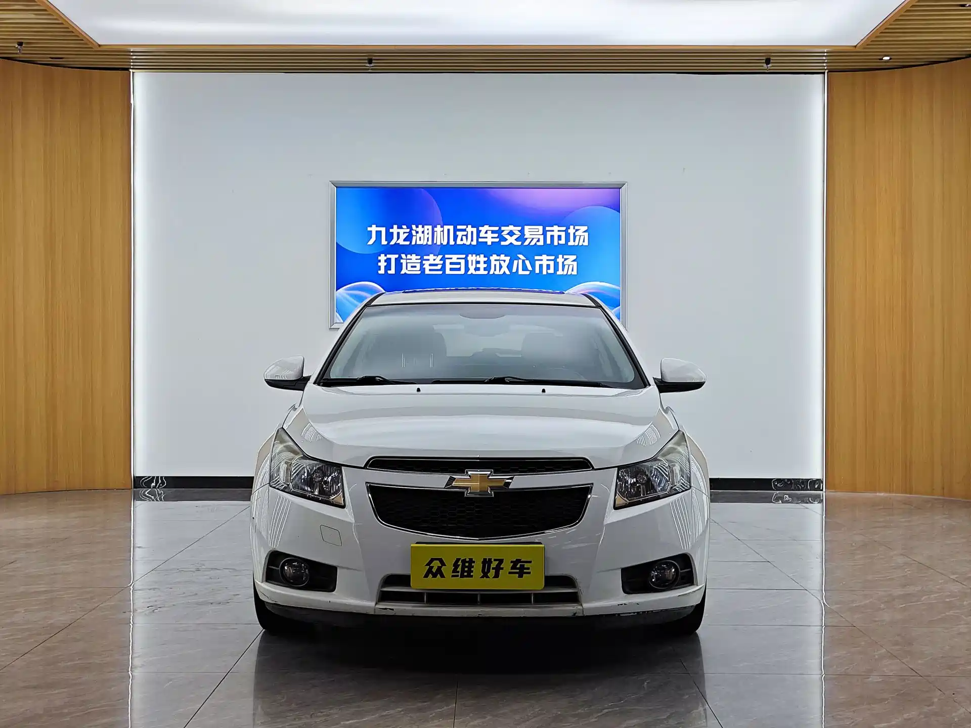 Фото 2 - Chevrolet Cruze